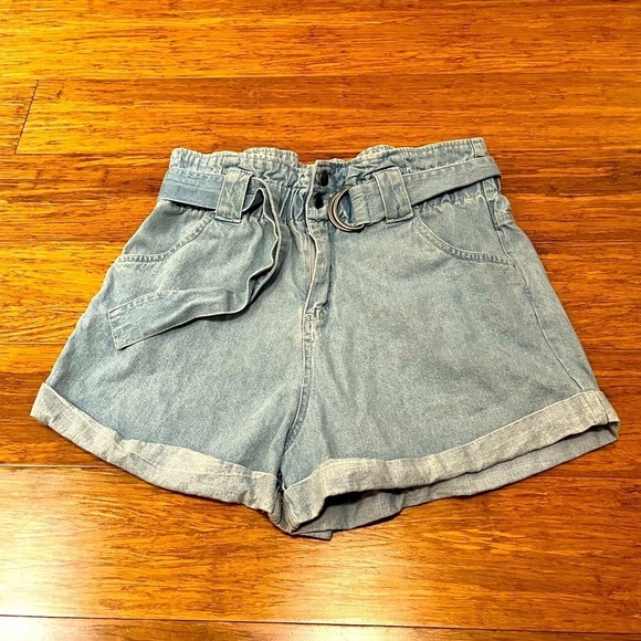 Cotton On High Rise Mom Jeans Paperbag Shorts w/ removable belt, pockets. 4 - Picture 2 of 10
